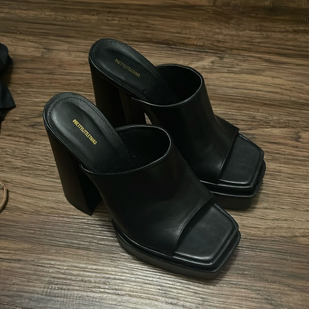 PLATFORM HEELS